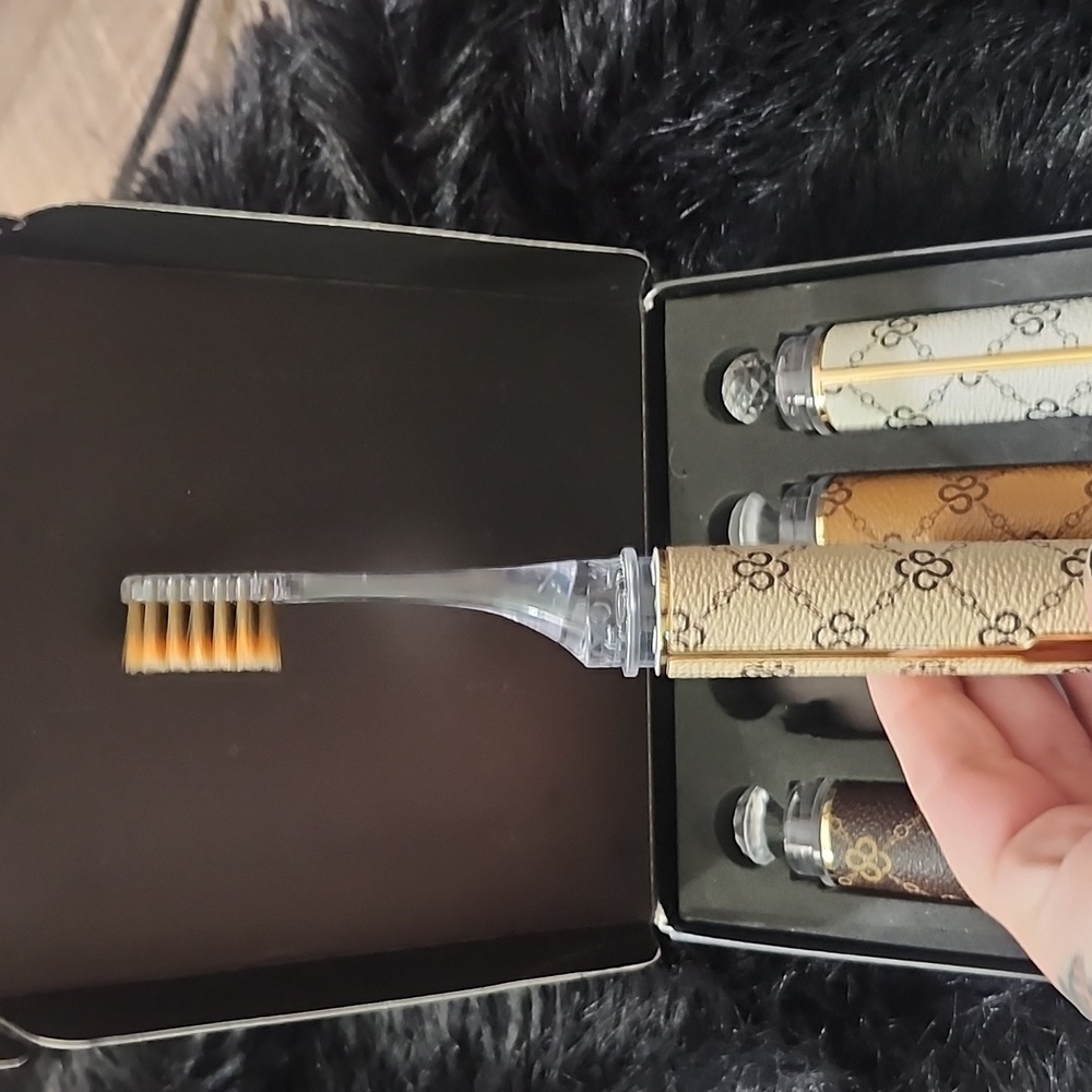 Brushes - Picture 3 of 3